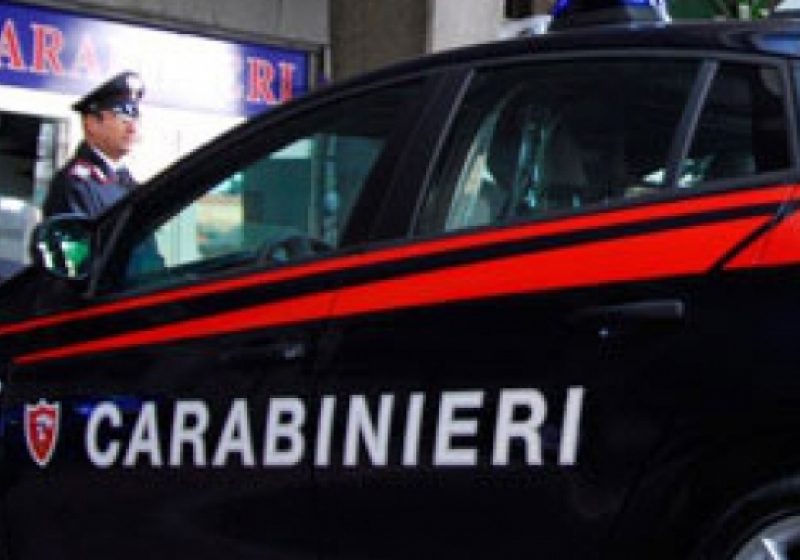 Doi români au fost asasinaţi în Italia, cadavrele fiind găsite în portbagajul unui autoturism