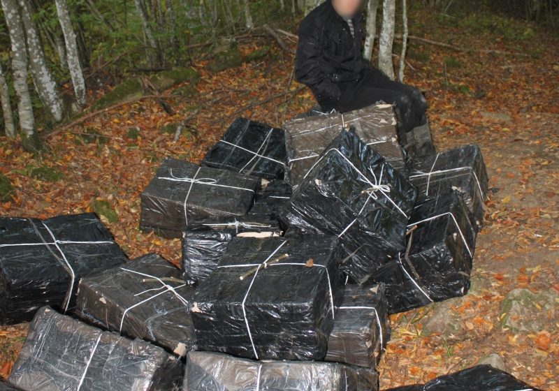 SIGHET: Aproape 10.000 de pachete cu ţigări confiscate de poliţiştii de frontieră