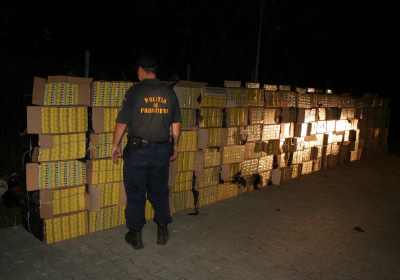 CONTRABANDĂ: Focuri de armă şi captură impresionantă de ţigări în valoare de 176.000 de euro, la frontiera cu Ucraina CONTRABANDĂ: Focuri de armă şi captură impresionantă de ţigări în valoare de 176.000 de euro, la frontiera cu Ucraina
