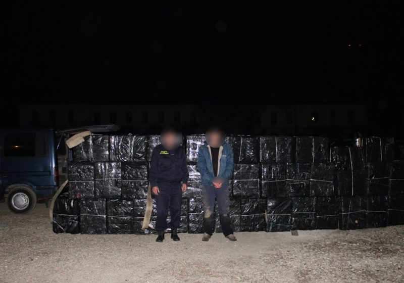 SIGHET: Peste 26.000 de pachete cu ţigări transportate cu barca peste răul Tisa – VIDEO SIGHET: Peste 26.000 de pachete cu ţigări transportate cu barca peste răul Tisa – VIDEO