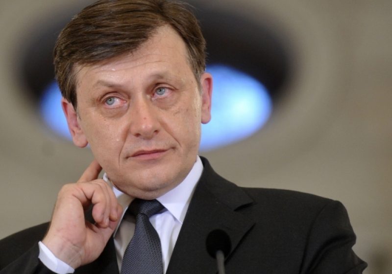 INEDIT: Crin Antonescu lansează un concurs de proiecte pe pagina sa de Facebook INEDIT: Crin Antonescu lansează un concurs de proiecte pe pagina sa de Facebook