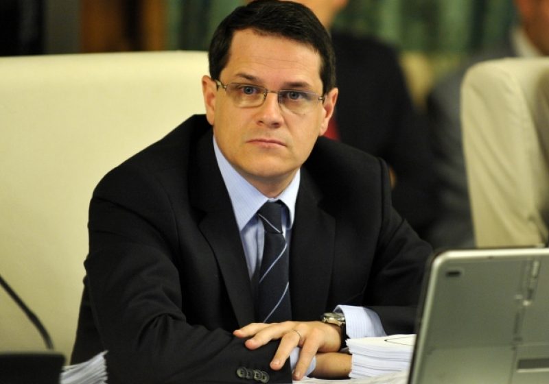DEZBATERE: Migranții europeni aduc plusvaloare economiilor  țărilor de destinație, nu caută ajutoare sociale!