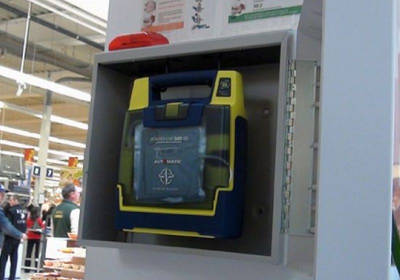Este obligatorie prezenţa defibrilatoarelor semiautomate externe în spaţii publice Este obligatorie prezenţa defibrilatoarelor semiautomate externe în spaţii publice