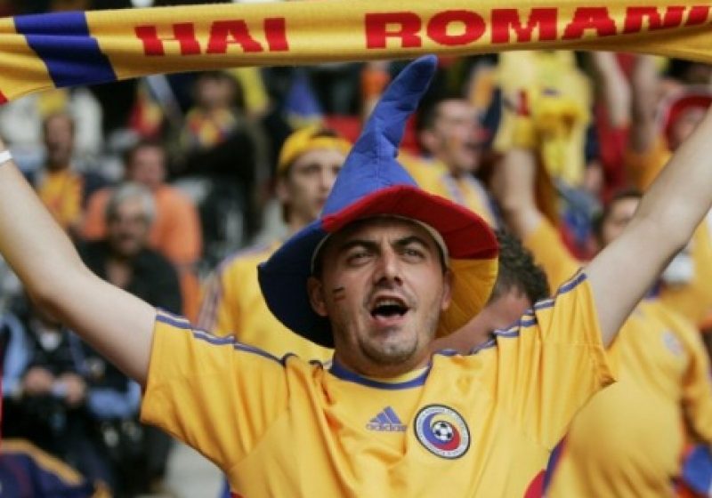 FOTBAL: România s-a calificat la barajul pentru CM 2014, după 2-0 cu Estonia și victoria Olandei în Turcia FOTBAL: România s-a calificat la barajul pentru CM 2014, după 2-0 cu Estonia și victoria Olandei în Turcia