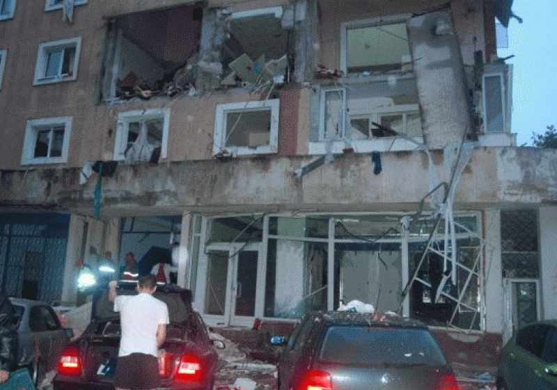EXPLOZIE: O persoană a murit şi trei au fost rănite după o deflagraţie dintr-un bloc din Reşiţa