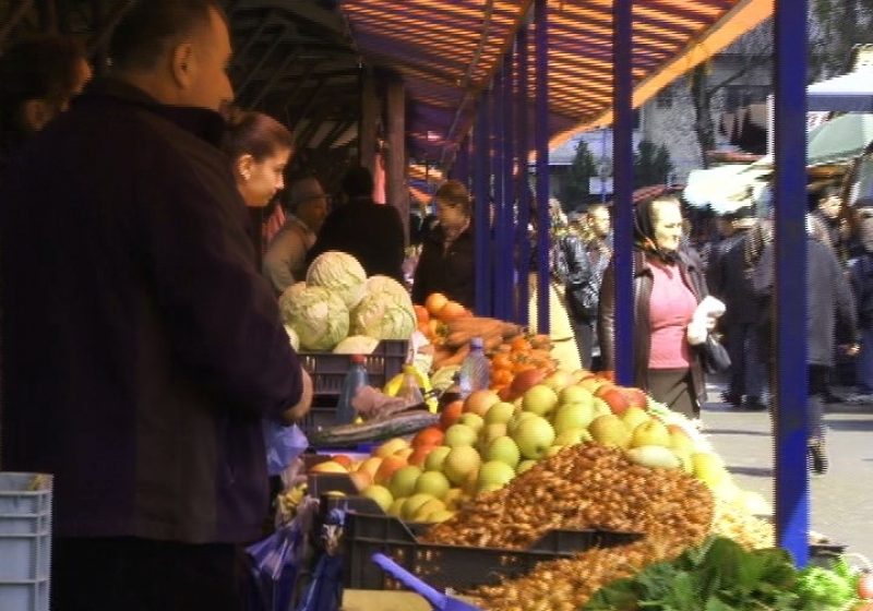 SIGHET: Vânzătorii din pieţe se plâng că au avut o recoltă proastă