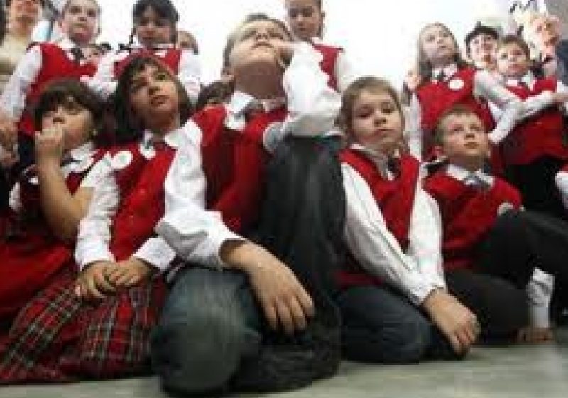 SIGHET: Cu şi fără uniforme la şcoală