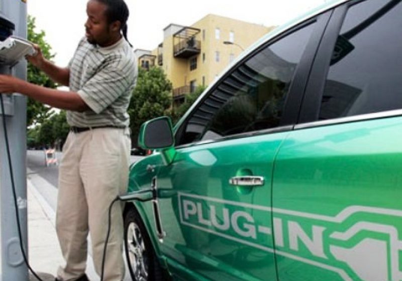 NOUTATE: Tichete de reducere pentru cumpărarea unui automobil electric. Ce valoare au acestea