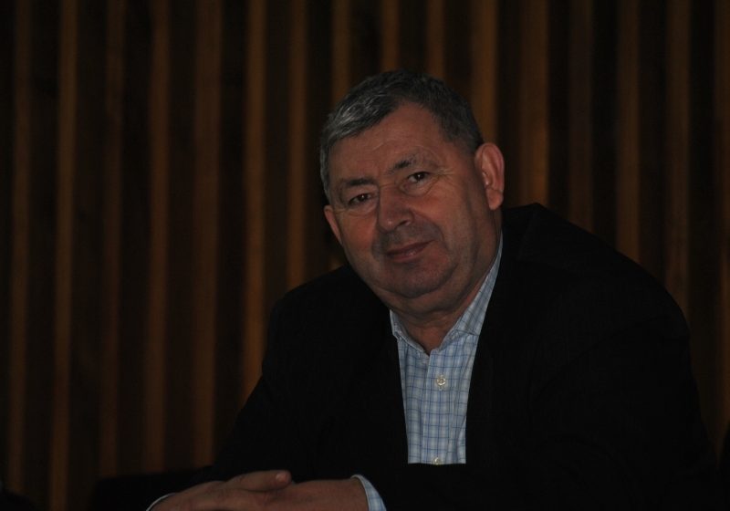 RONA DE SUS: Supărat că primarul ia ştampila cu el, viceprimarul şi-a făcut ştampila lui