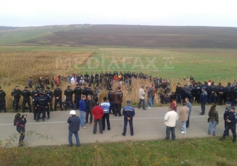PROTEST: Explorarea gazelor de şist de către Chevron, blocată de săteniI din Vaslui