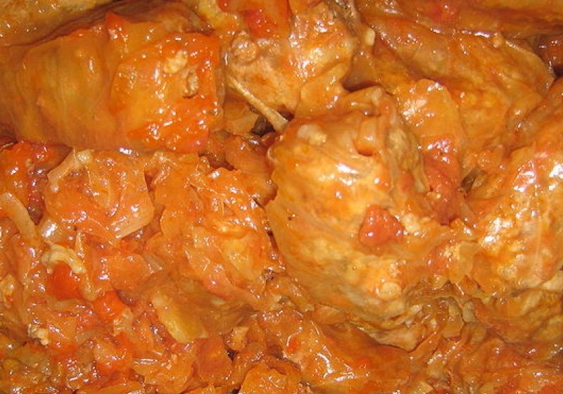 INEDIT: O sarma uriaşă va fi oferită pelerinilor după liturghia de la Iaşi