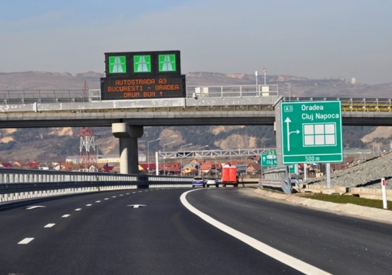 INFRASTRUCTURĂ: Compania de drumuri a semnat contractele de construcţie a 50 km de autostrăzi
