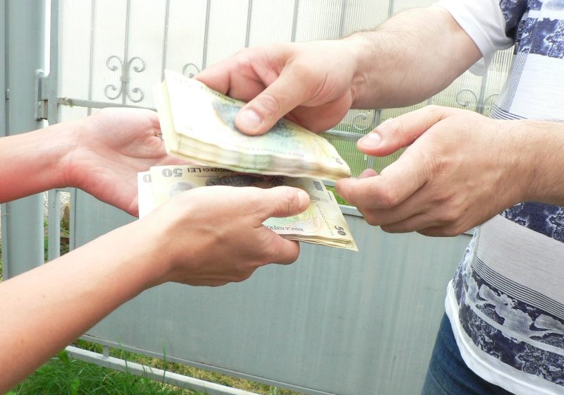 BAIA MARE: Bătrână de 83 de ani, înşelată de un fals director al unei companii de telefonie