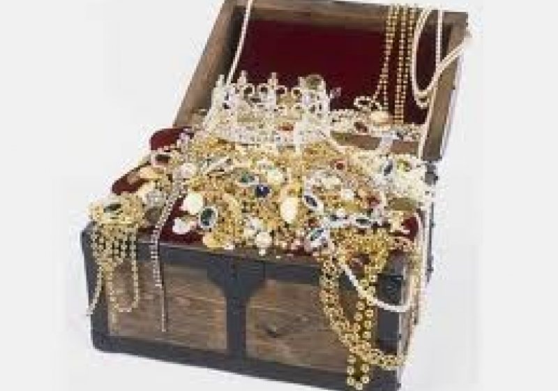 JAF:130.000 USD, 49.000 lei, bijuterii şi un ceas de o sută de ani, furate dintr-o cutie de valori
