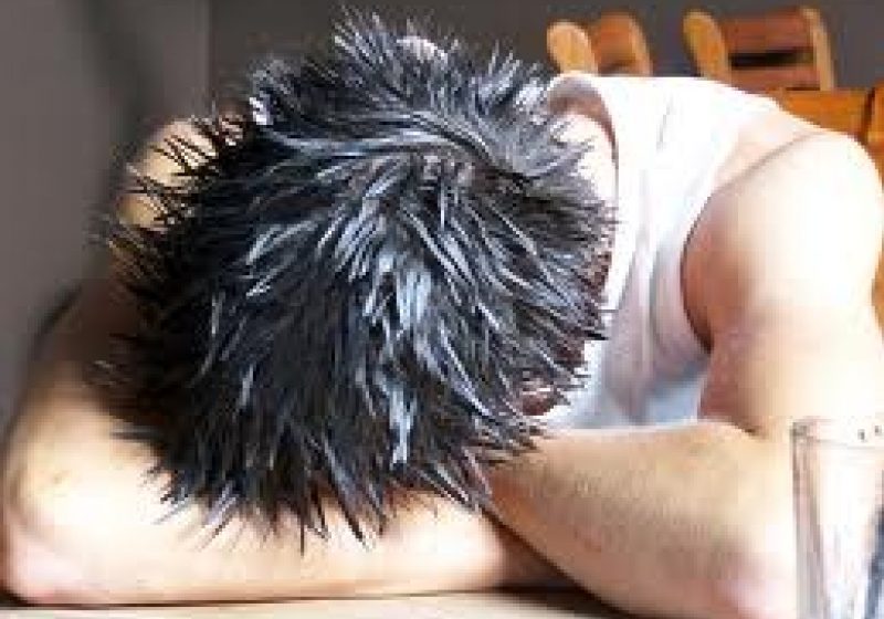 STUDIU: Cercetătorii au descoperit o nouă soluţie pentru tratarea mahmurelii