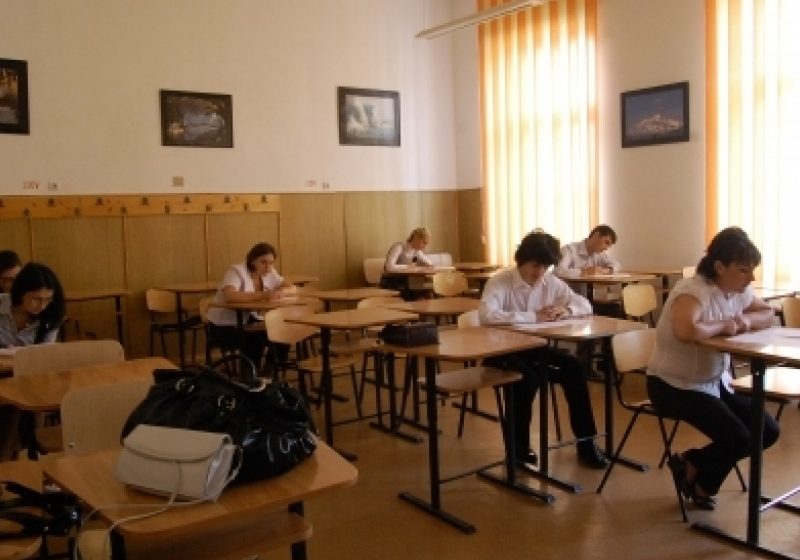 MARAMUREŞ: Din ce în ce mai puţini elevi beneficiază de "Bani de liceu" MARAMUREŞ: Din ce în ce mai puţini elevi beneficiază de "Bani de liceu"