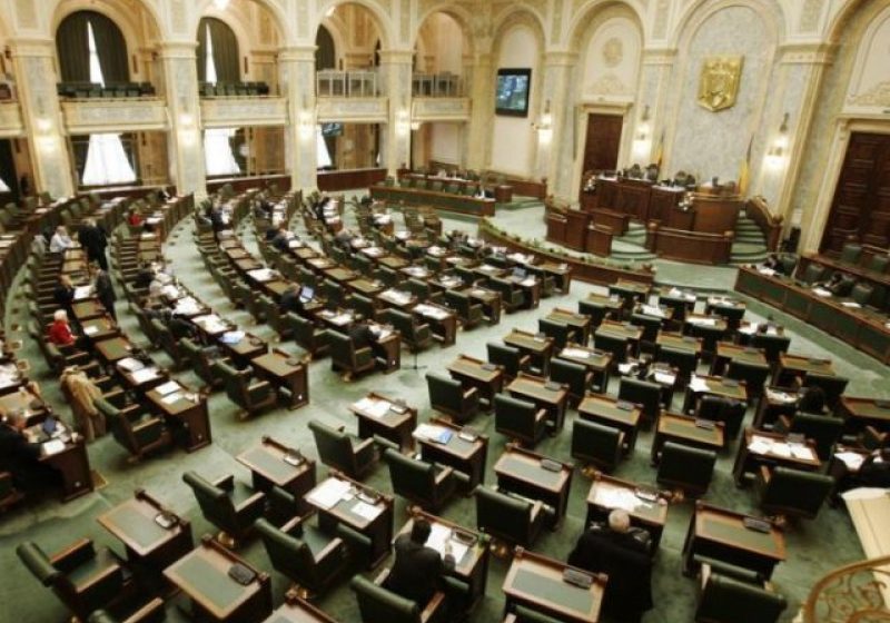 NOI REGLEMENTĂRI: Proiectul de modificare a legii privind egalitatea de şanse între femei şi bărbaţi, adoptat tacit de Senat NOI REGLEMENTĂRI: Proiectul de modificare a legii privind egalitatea de şanse între femei şi bărbaţi, adoptat tacit de Senat