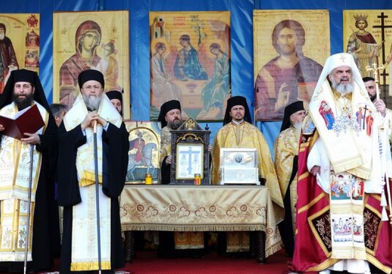 PATRIARHUL DANIEL: Pelerinajul la moaştele sfinţilor, un moment de înnoire şi de îmbogăţire sufletească pentru toţi