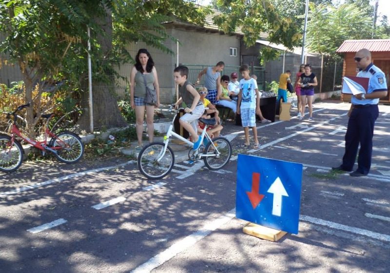 SIGHET: Elevi de la Şcoala „George Coşbuc” medaliaţi la un concurs de educaţie rutieră