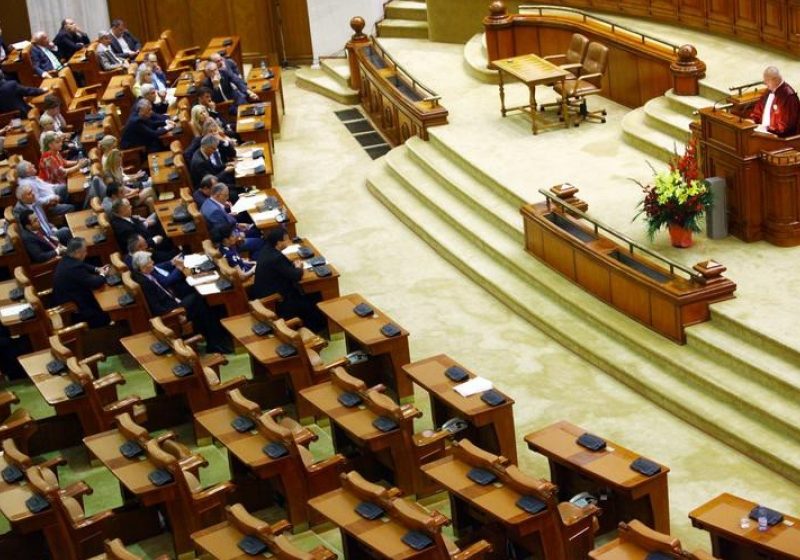 PREZENŢĂ REDUSĂ: Şedinţa plenului Senatului a fost suspendată din lipsă de cvorum PREZENŢĂ REDUSĂ: Şedinţa plenului Senatului a fost suspendată din lipsă de cvorum