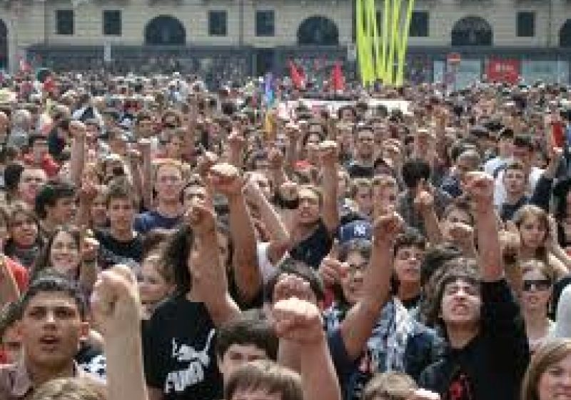 NEMULŢUMIRI: Chiţoiu spune că nu promite 6% din PIB la Educaţie în 2014. Studenţii îl anunţă că vor protesta