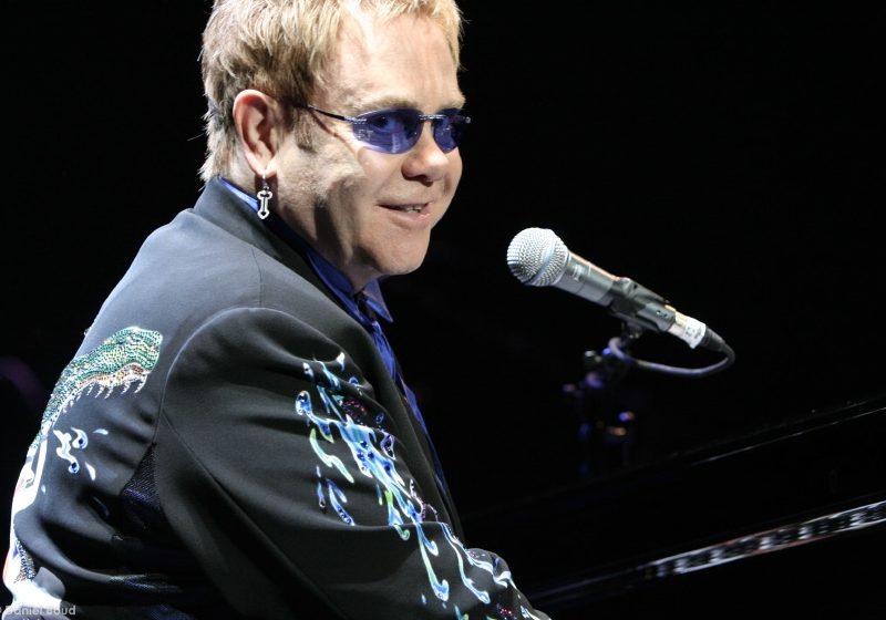 "O pedeapsă divină" planează asupra fanilor lui Elton John "O pedeapsă divină" planează asupra fanilor lui Elton John