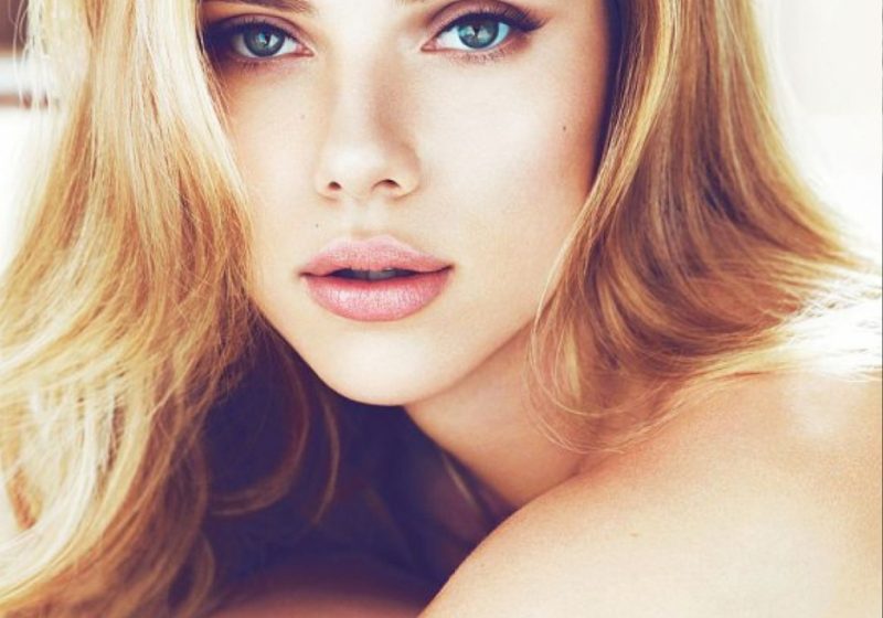 DISTINCŢIE: Scarlett Johansson a fost desemnată cea mai sexy femeie în viaţă. Ea e prima femeie din istorie care a primit acest titlu de două ori