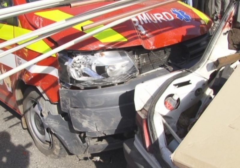 SIGHET/ ACTUALIZARE Ambulanţă SMURD implicată într-un accident rutier pe strada Bogdan Vodă SIGHET/ ACTUALIZARE Ambulanţă SMURD implicată într-un accident rutier pe strada Bogdan Vodă