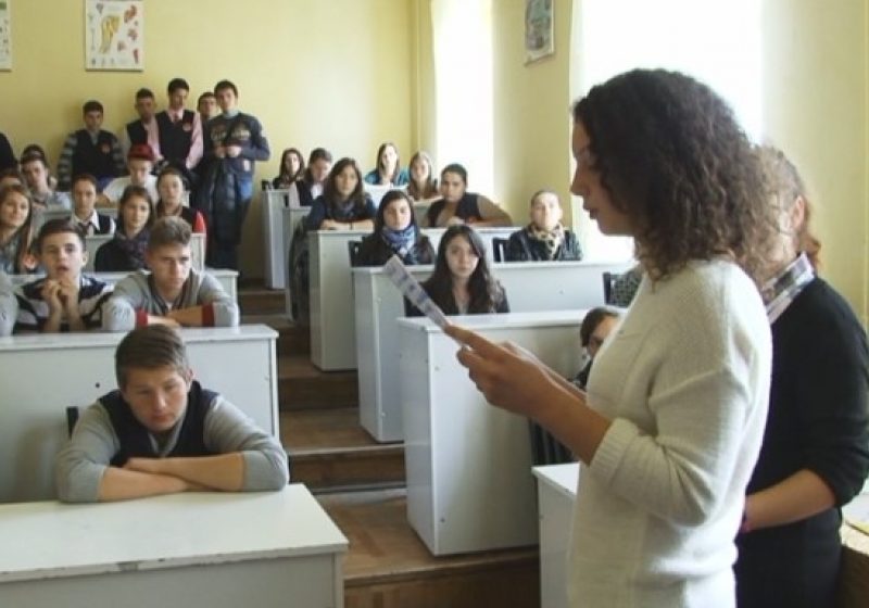 SIGHET: Lecţie de prevenire la Liceul „Regele Ferdinand”, de Ziua Internaţională a Traficului de Persoane SIGHET: Lecţie de prevenire la Liceul „Regele Ferdinand”, de Ziua Internaţională a Traficului de Persoane