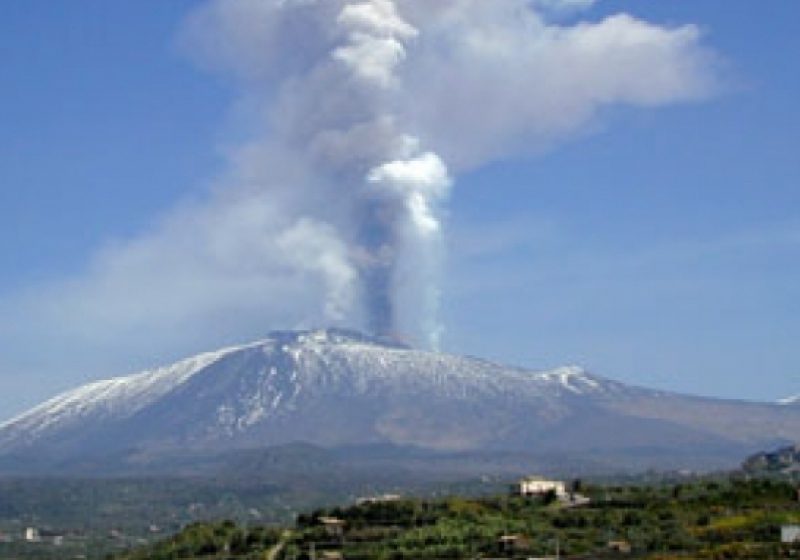 ETNA ÎN ACŢIUNE: Trei cutremure, înregistrate în zonă