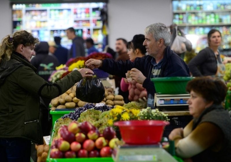 1,31 MILIARDE DE EURO": Factura pe care toţi românii o plătesc în fiecare an evazioniştilor din domeniul alimentar. 3 reţele, mod de operare: ABATORUL, PORTBAGAJUL şi FĂINA
