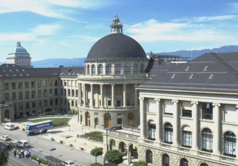 Un copil de 10 ani, considerat un geniu în matematică, va studia la Universitatea din Zurich Un copil de 10 ani, considerat un geniu în matematică, va studia la Universitatea din Zurich