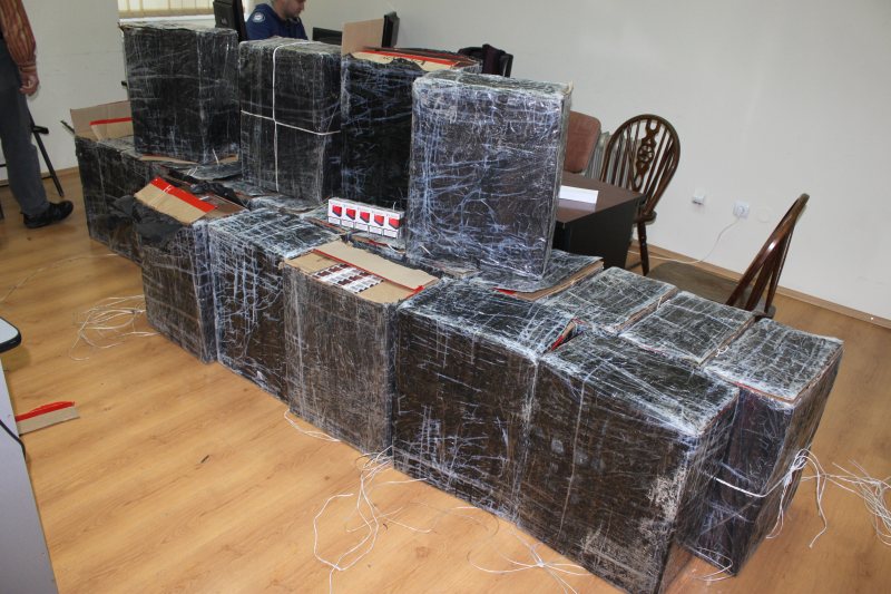 CONTRABANDĂ: Ţigări în valoare de peste 154 000 lei, confiscate de poliţiştii de frontieră CONTRABANDĂ: Ţigări în valoare de peste 154 000 lei, confiscate de poliţiştii de frontieră