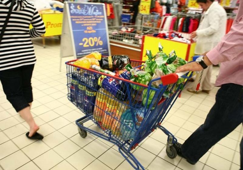 ANALIZĂ: Românii au cumpărat în acest an produse mai ieftine