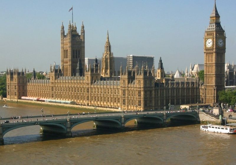 REACŢII: Unele împrumuturi pentru studenţi români şi bulgari la colegii britanice, suspendate