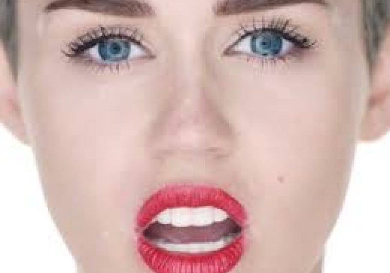 JAF: Casa cântăreţei Miley Cyrus, spartă de hoţi, înainte de ziua sa de naştere JAF: Casa cântăreţei Miley Cyrus, spartă de hoţi, înainte de ziua sa de naştere