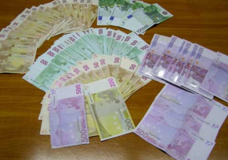 FLAGRANT: Directorul APIA Satu Mare, reţinut după ce a fost prins când lua mită 3.000 de euro