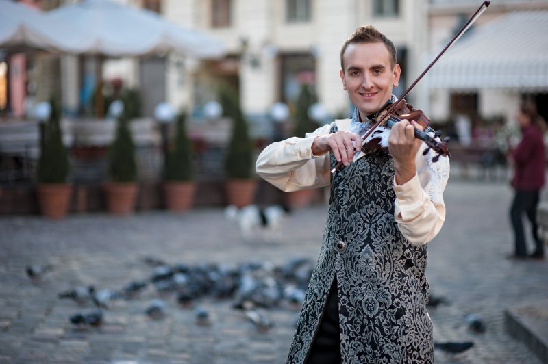 SIGHET: Sighetenii sunt invitaţi la concertul extraordinar al violonistului Oleksandr Bozhyk SIGHET: Sighetenii sunt invitaţi la concertul extraordinar al violonistului Oleksandr Bozhyk