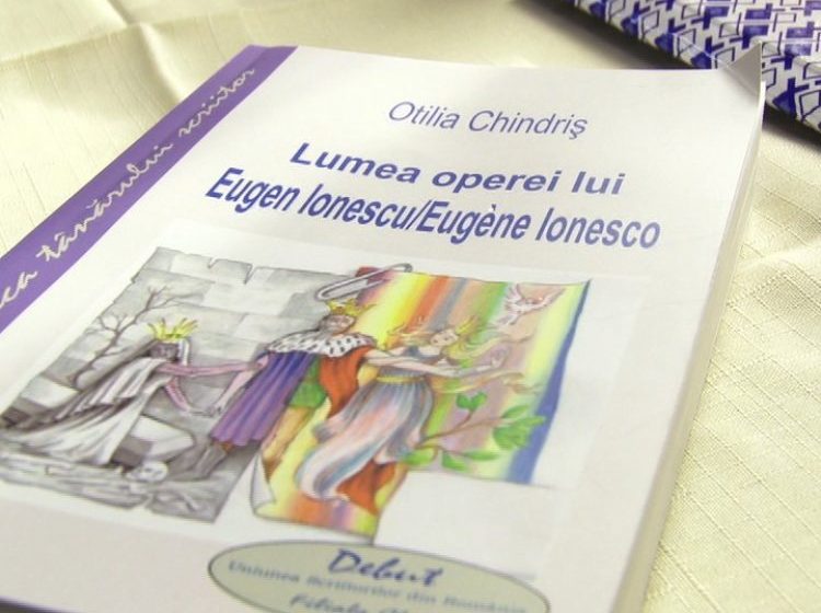 SIGHET: Profesoara Otilia Chindriş s-a lansat ca scriitoare cu volumul "Lumea operei lui Eugen Ionescu"