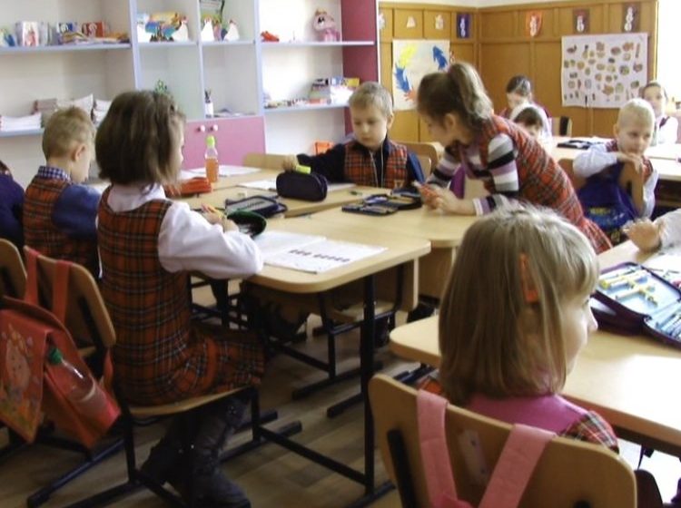 REPORTAJUL ZILEI: Peste 400 de copii se vor înscrie în clasa pregătitoare în şcolile din Sighet REPORTAJUL ZILEI: Peste 400 de copii se vor înscrie în clasa pregătitoare în şcolile din Sighet