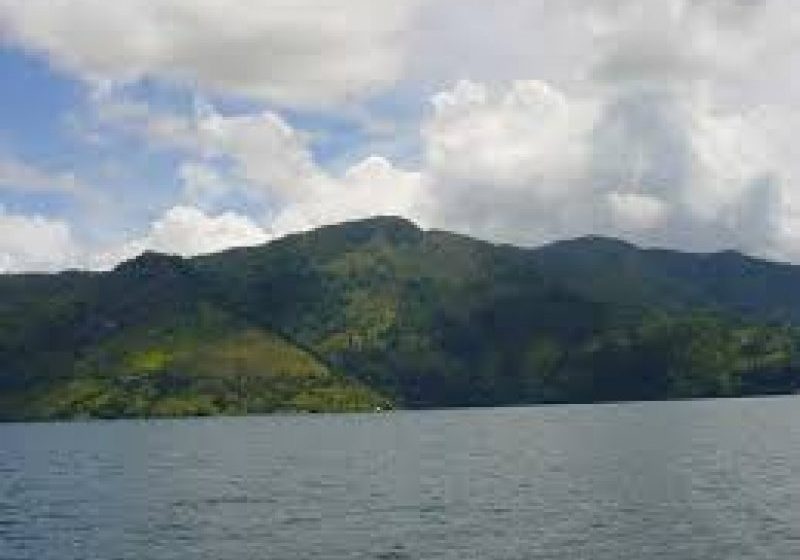 VASLUI: Adolescentul găsit în stare gravă, cu hipotermie, a plutit pe lac în derivă peste 14 ore