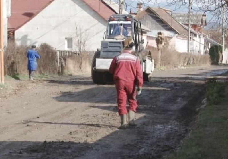 SIGHET: Au început lucrări de nivelare pe strada Nicolae Bălcescu
