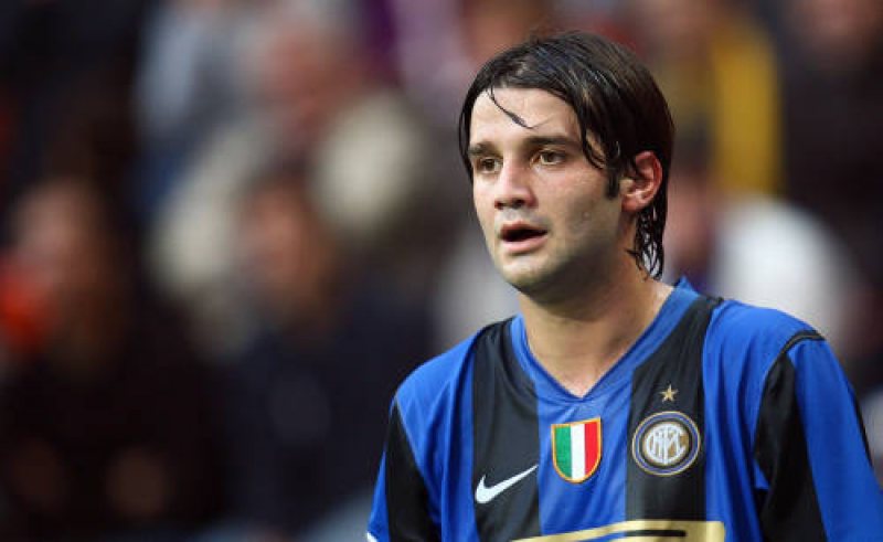 CARIERĂ: Cristian Chivu și-a reziliat contractul cu Inter Milano și spune adio fotbalului CARIERĂ: Cristian Chivu și-a reziliat contractul cu Inter Milano și spune adio fotbalului