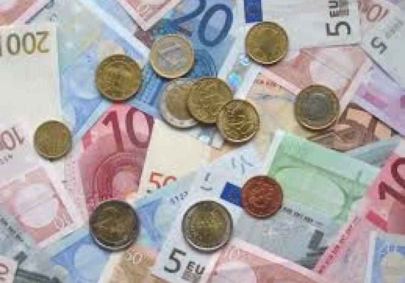 TOP: Inginerii şi directorii de bănci din România, mai bine plătiţi decât cei din Ungaria sau Cehia