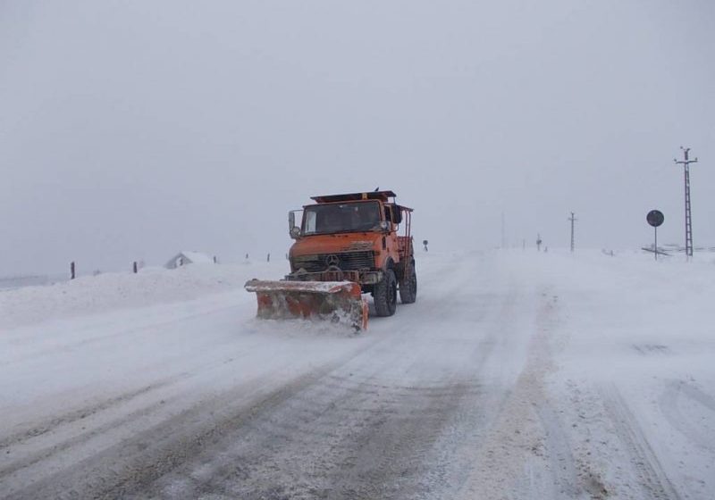 DESZĂPEZIRE: Trafic în condiţii de iarnă în Harghita, după ce a nins DESZĂPEZIRE: Trafic în condiţii de iarnă în Harghita, după ce a nins