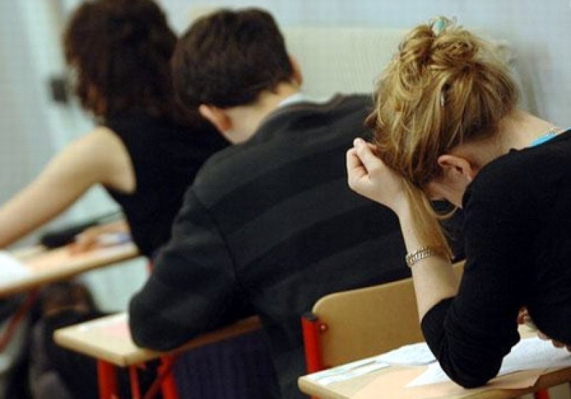 EXAMENE: Simularea bacalaureatului continuă miercuri cu proba scrisă obligatorie a profilului EXAMENE: Simularea bacalaureatului continuă miercuri cu proba scrisă obligatorie a profilului