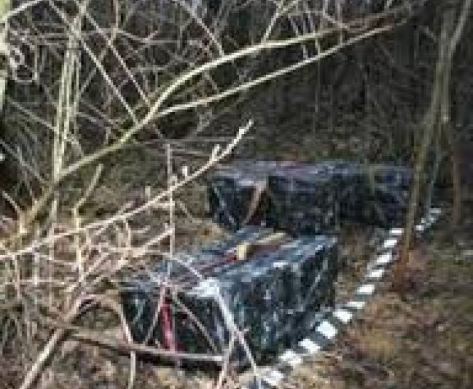 VALEA VIŞEULUI: Focuri de armă la graniţa cu Ucraina. Au fost confiscate ţigări în valoare de 81.000 de lei VALEA VIŞEULUI: Focuri de armă la graniţa cu Ucraina. Au fost confiscate ţigări în valoare de 81.000 de lei
