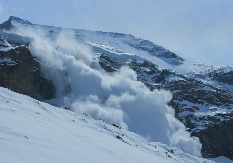 ATENȚIONARE: Risc de producere a avalanşelor în Munţii Făgăraş. La Bâlea Lac zăpada are peste un metru