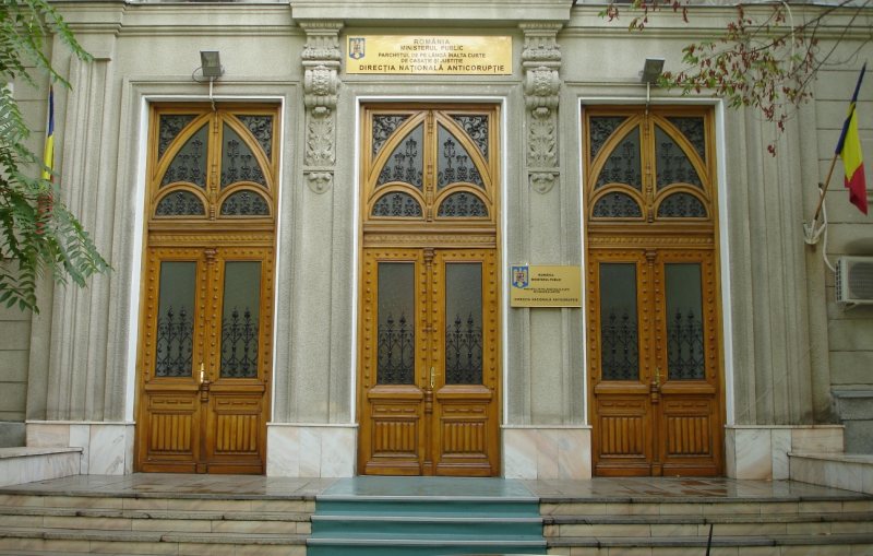 DNA: Un apropiat al clanului Cămătarilor, complice al lui Mustaţă, a fost pus sub învinuire DNA: Un apropiat al clanului Cămătarilor, complice al lui Mustaţă, a fost pus sub învinuire
