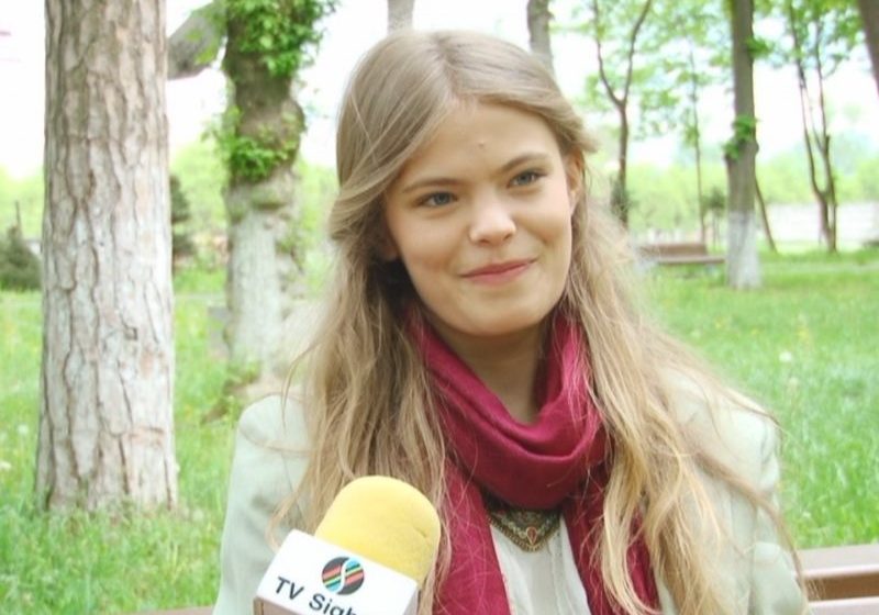 SIGHET: Flavia Hojda povesteşte despre filmul "Selfie" în care a jucat alături de Smiley, Alex Velea şi Răzvan Fodor SIGHET: Flavia Hojda povesteşte despre filmul "Selfie" în care a jucat alături de Smiley, Alex Velea şi Răzvan Fodor